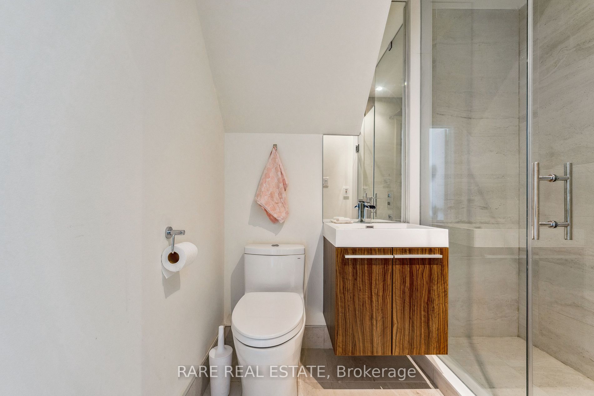 670 Richmond St, #204