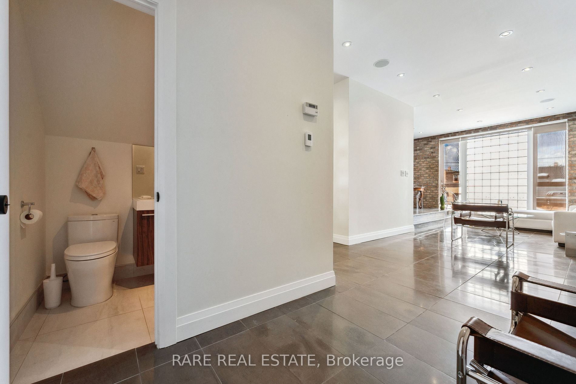 670 Richmond St, #204