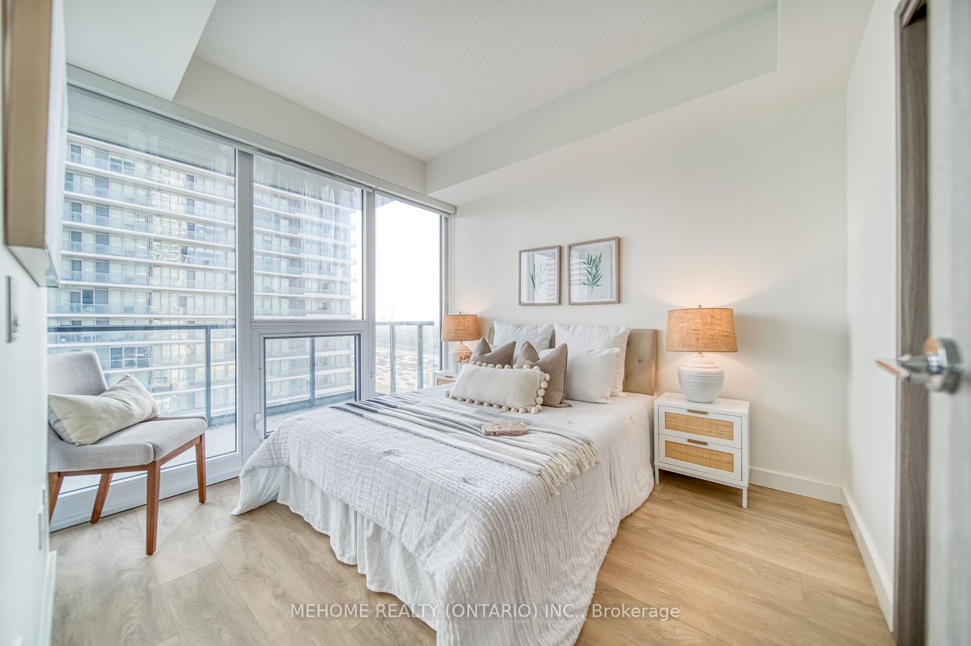 95 Mcmahon Dr, #901