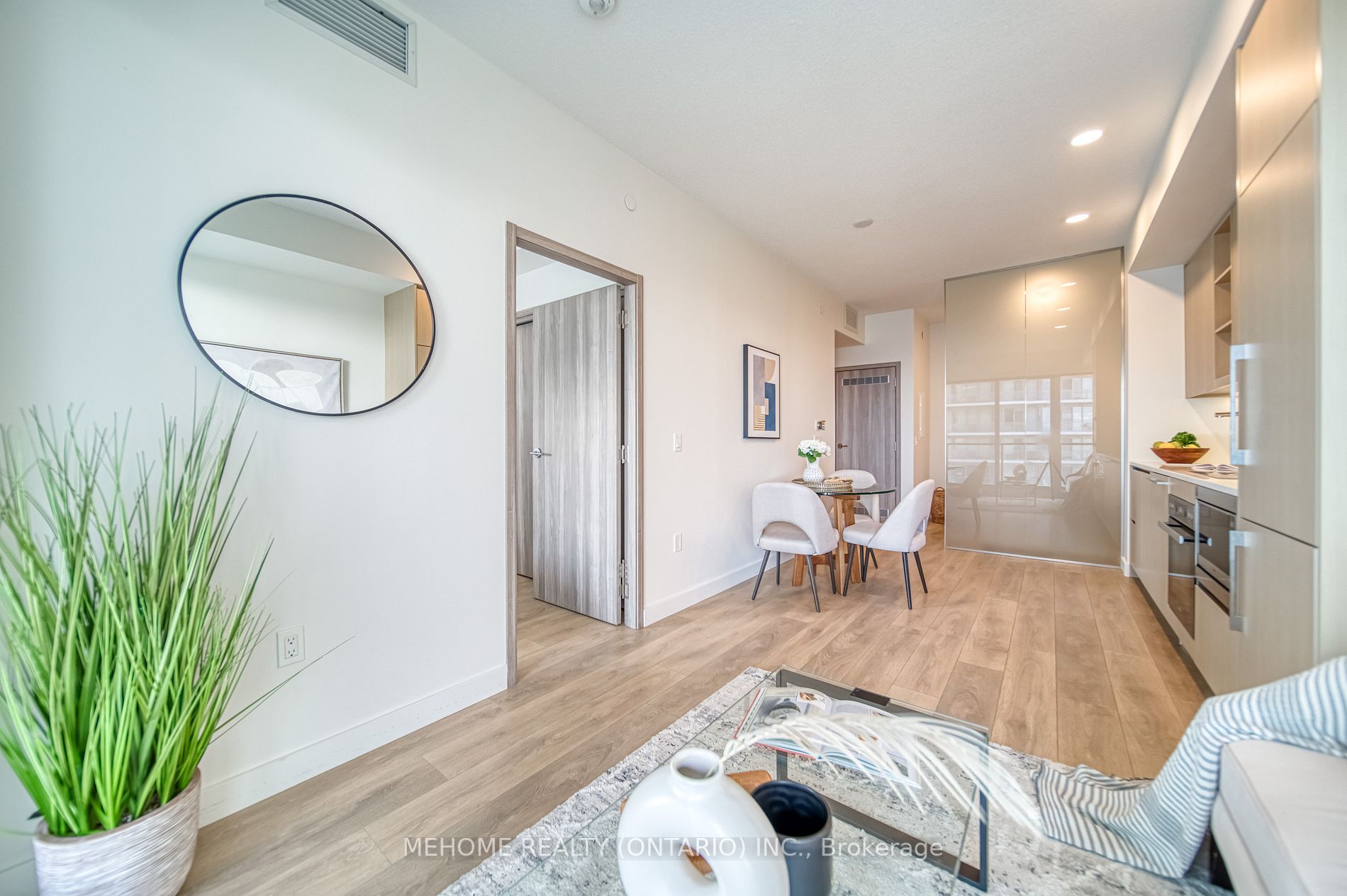 95 Mcmahon Dr, #901