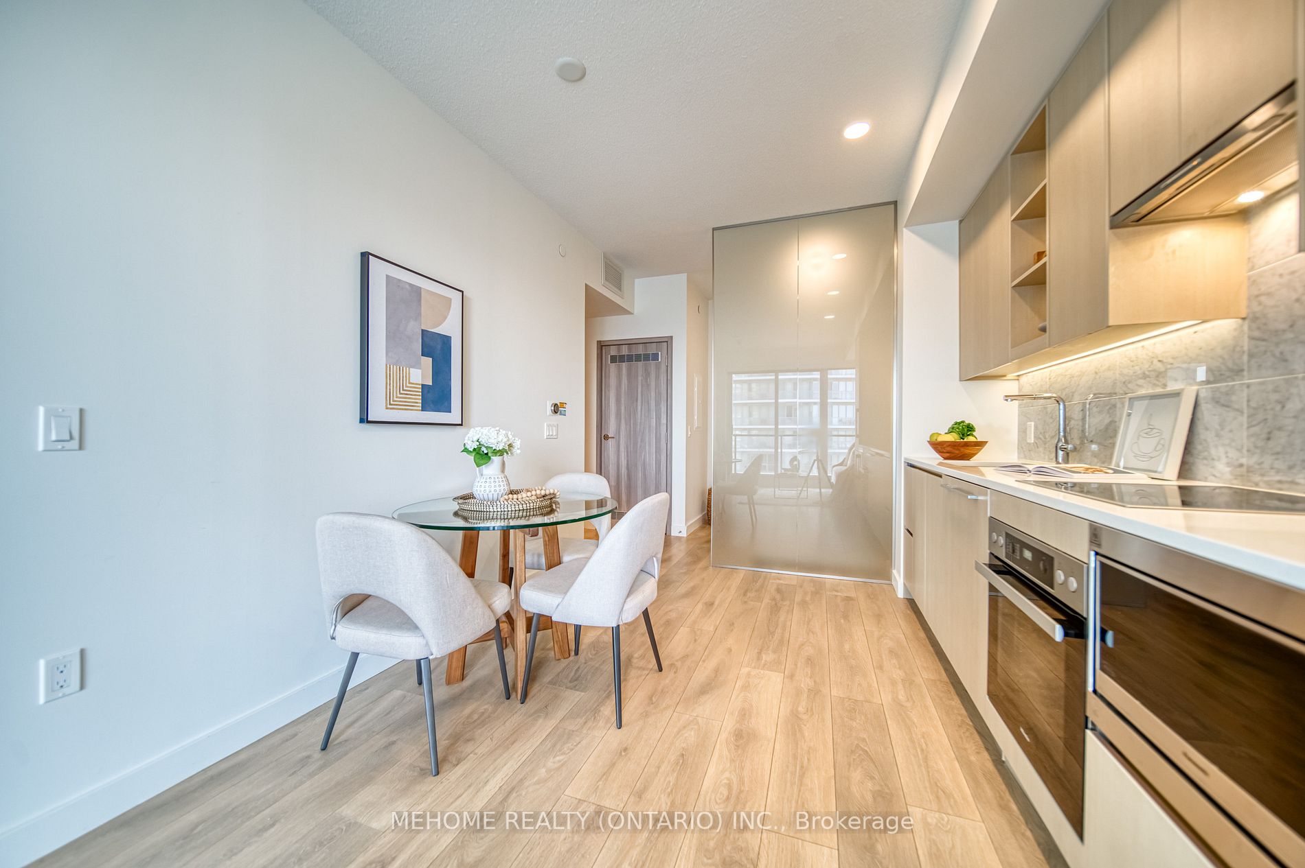 95 Mcmahon Dr, #901