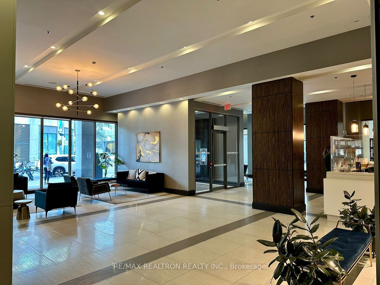 19 Grand Trunk Cres, #903