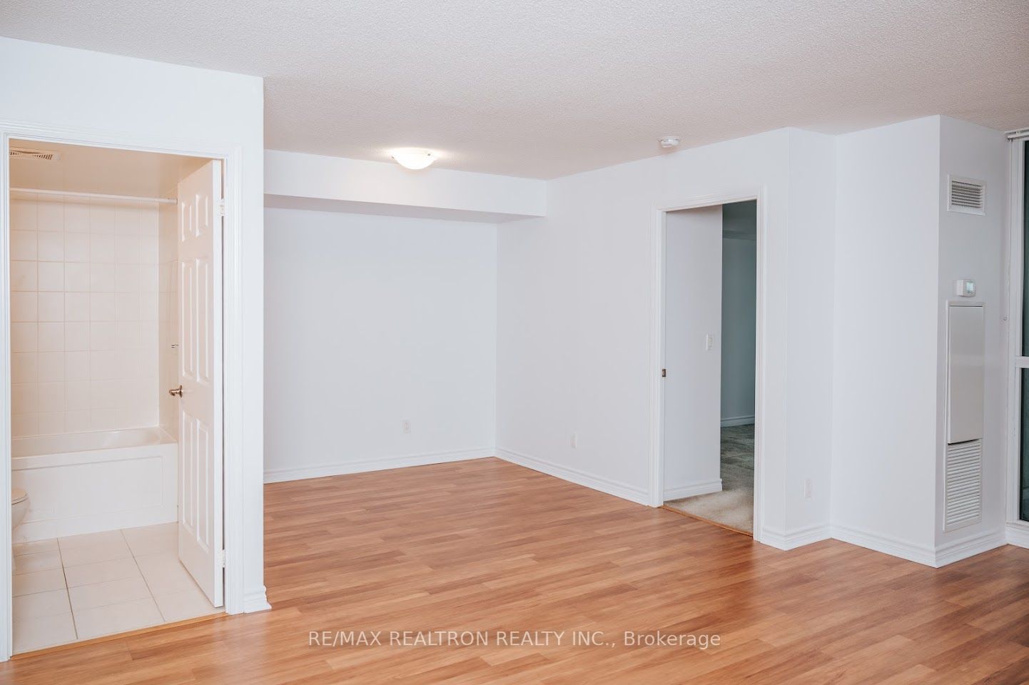 19 Grand Trunk Cres, #903