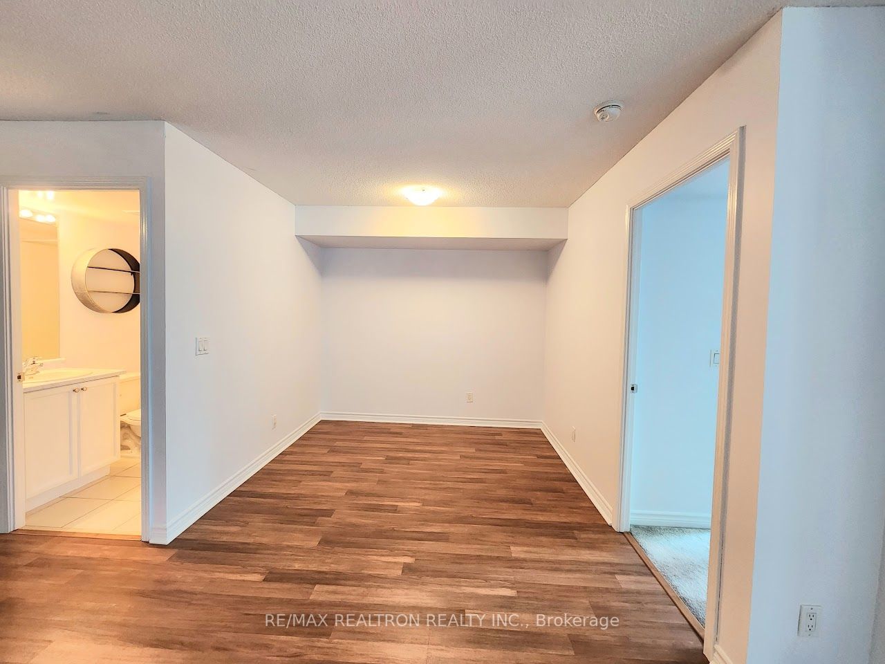 19 Grand Trunk Cres, #903