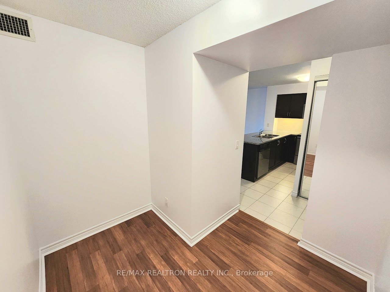19 Grand Trunk Cres, #903