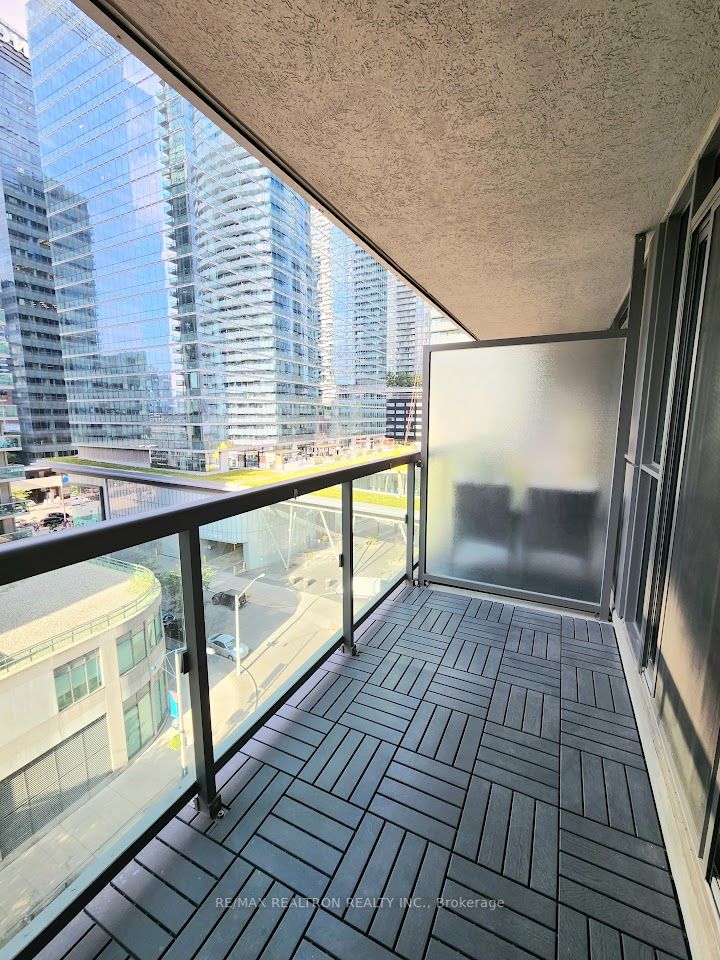 19 Grand Trunk Cres, #903