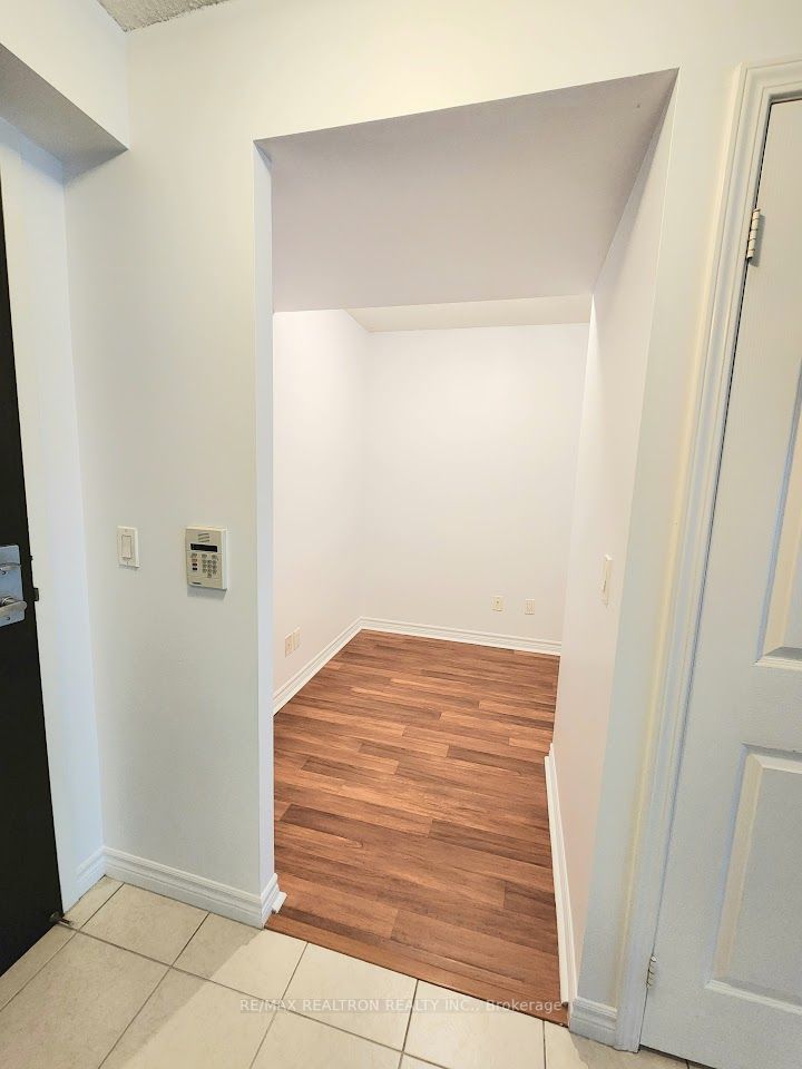 19 Grand Trunk Cres, #903