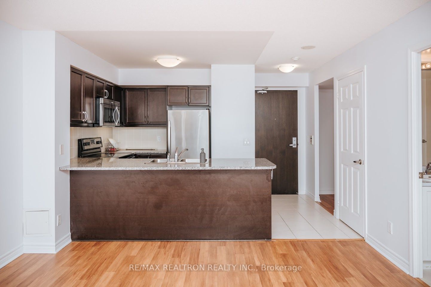 19 Grand Trunk Cres, #903