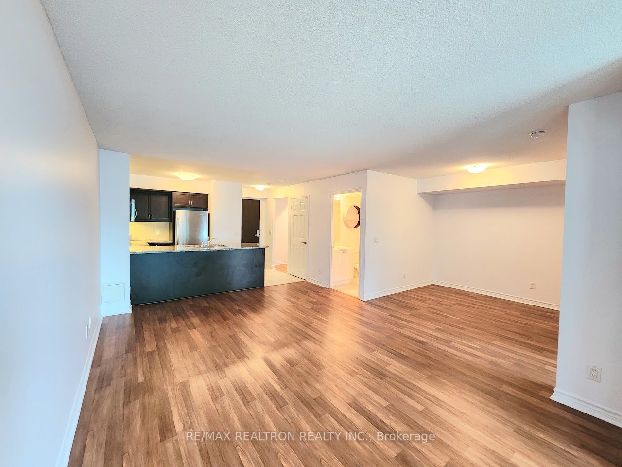 19 Grand Trunk Cres, #903
