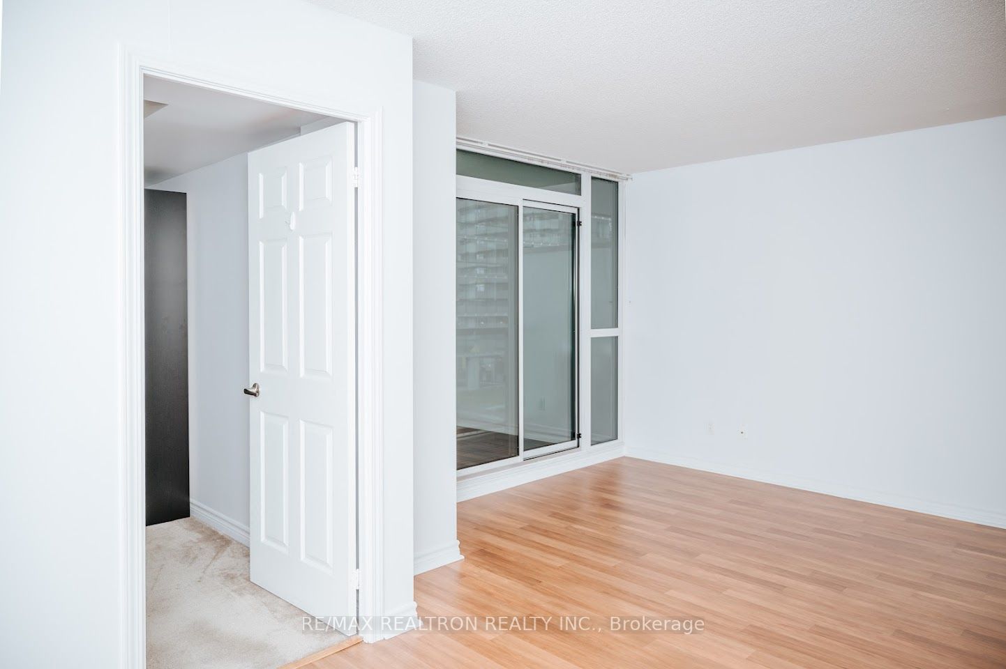 19 Grand Trunk Cres, #903