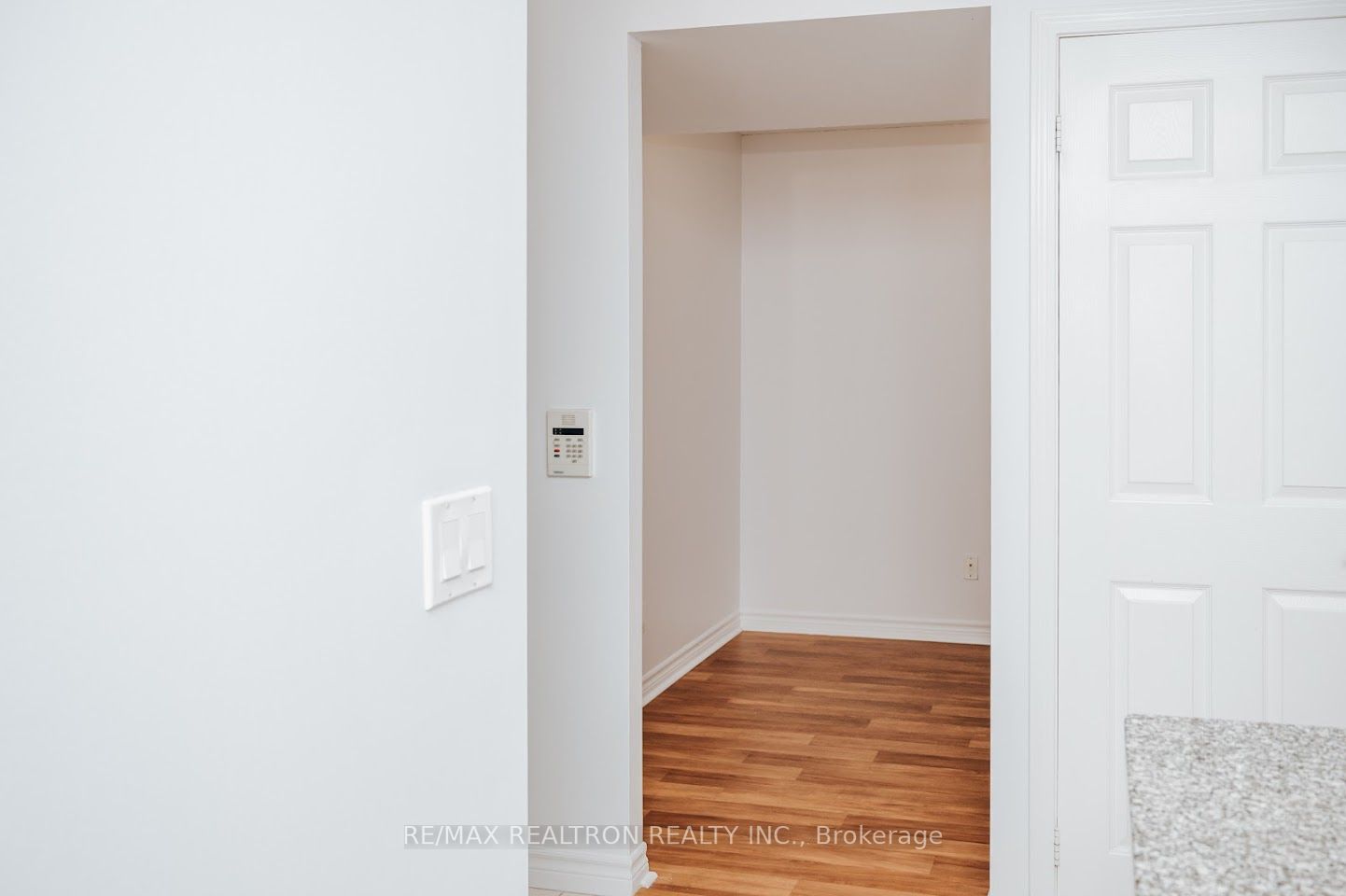 19 Grand Trunk Cres, #903