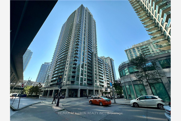 19 Grand Trunk Cres, Toronto