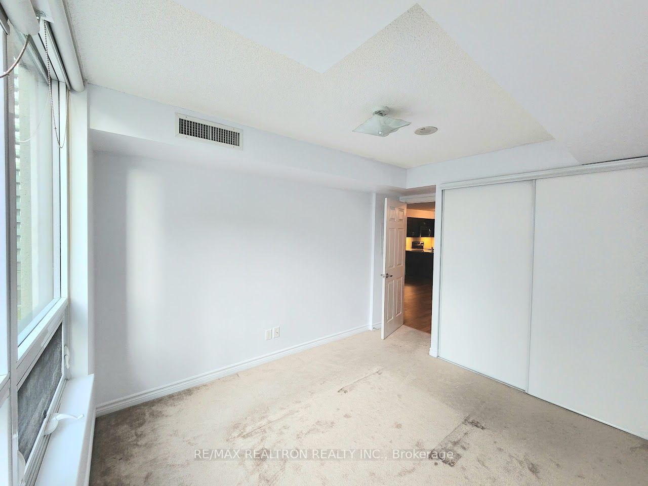 19 Grand Trunk Cres, #903