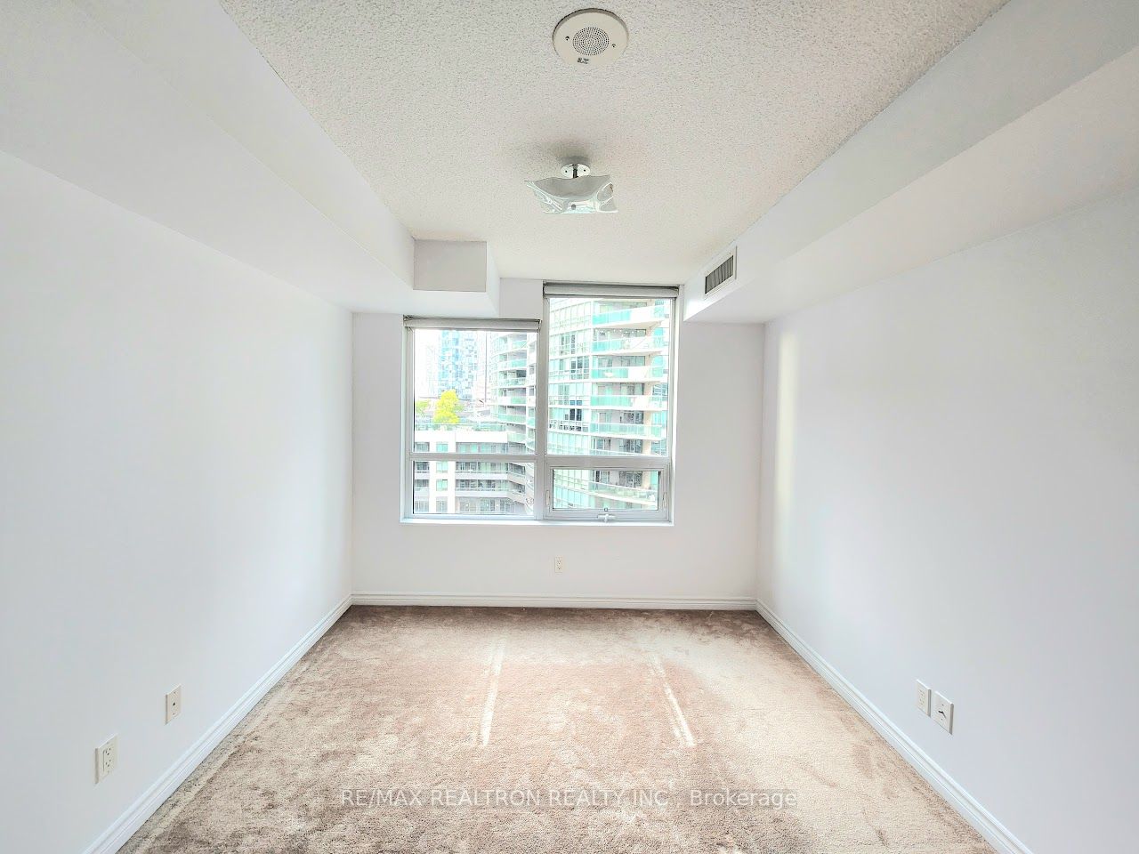 19 Grand Trunk Cres, #903