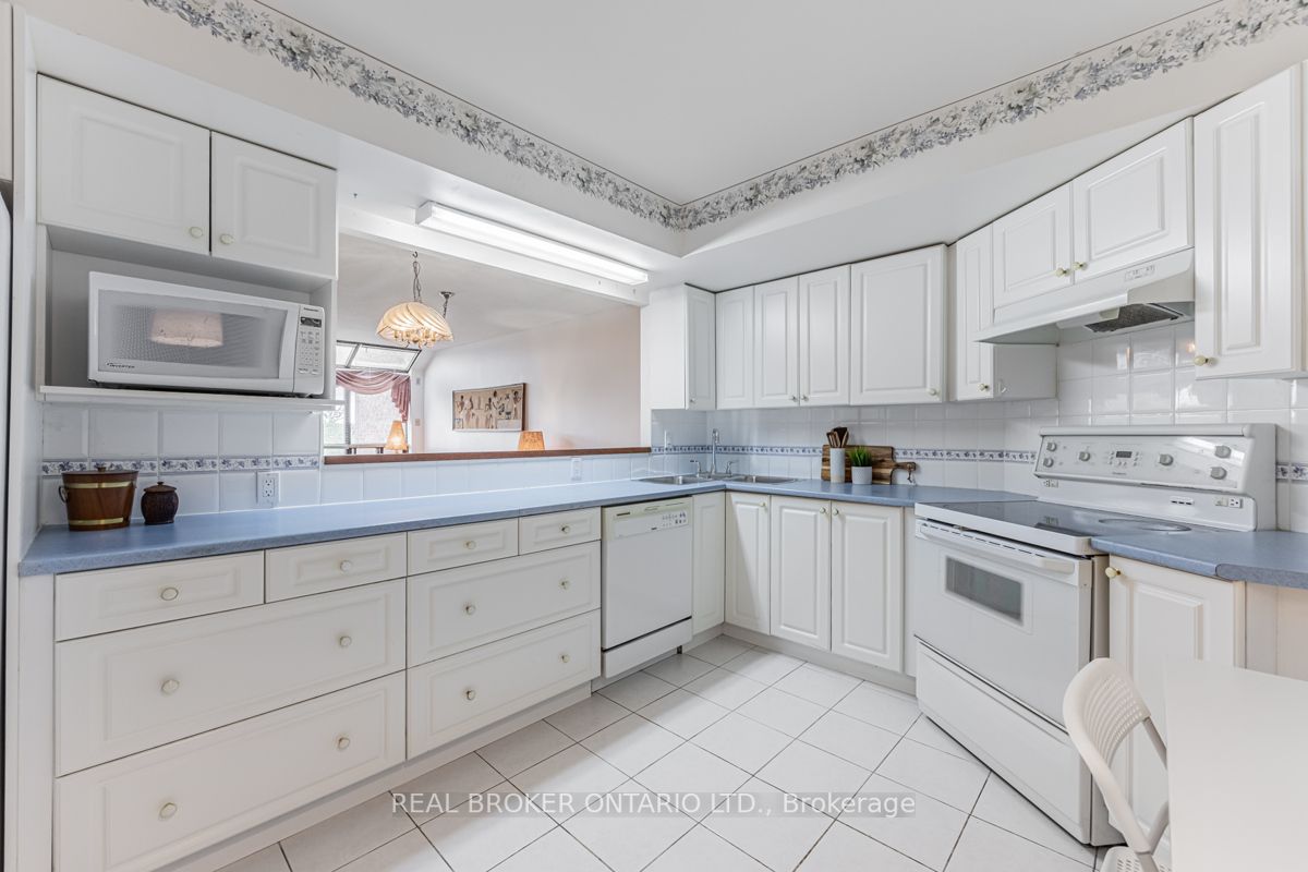 255 The Donway W, #523