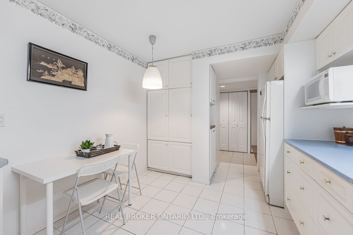 255 The Donway W, #523