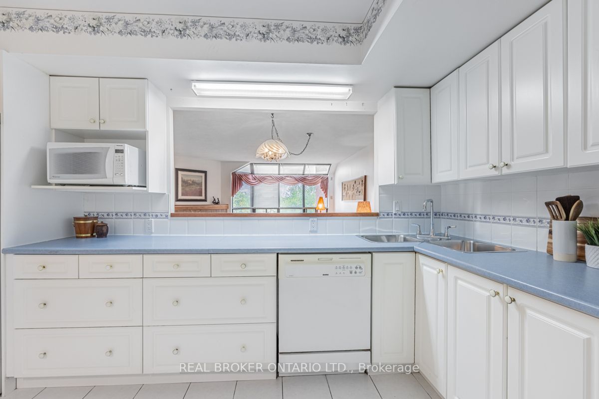 255 The Donway W, #523