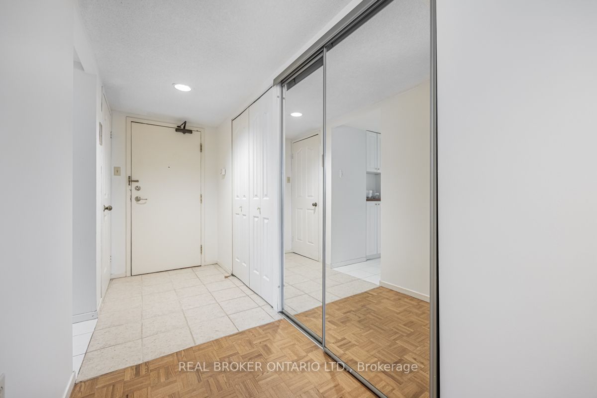 255 The Donway W, #523