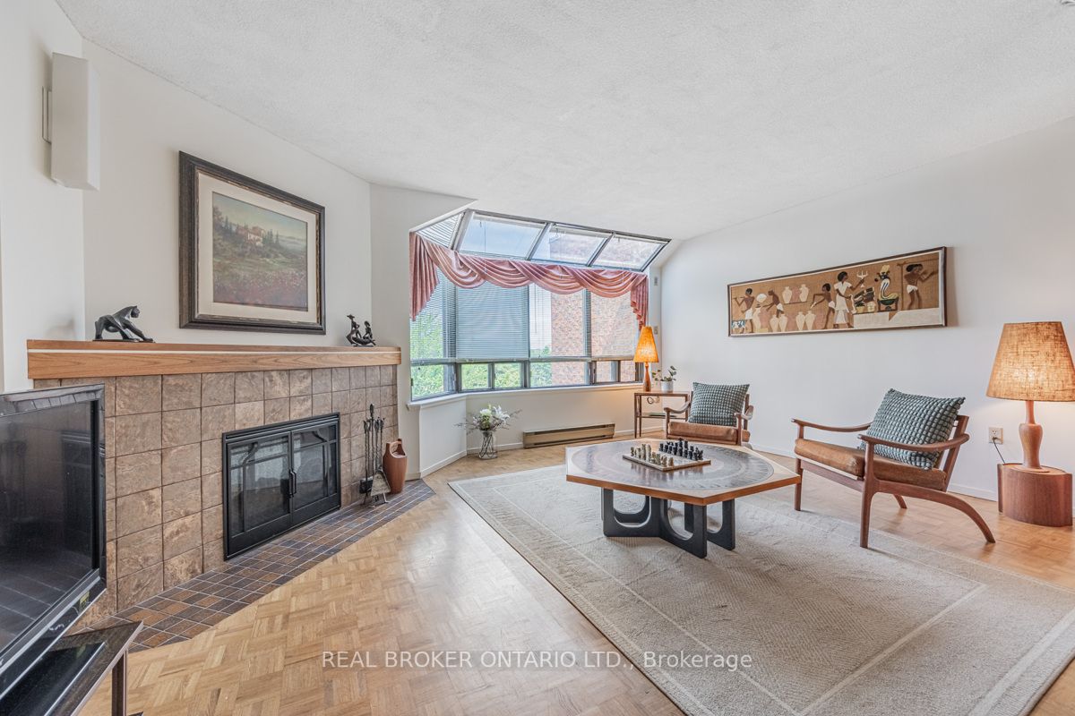 255 The Donway W, #523
