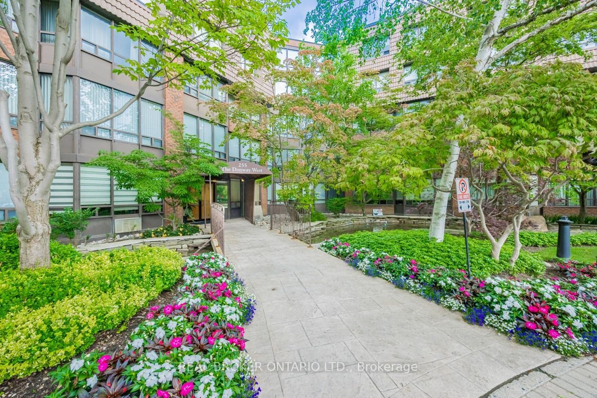 255 The Donway W, #523