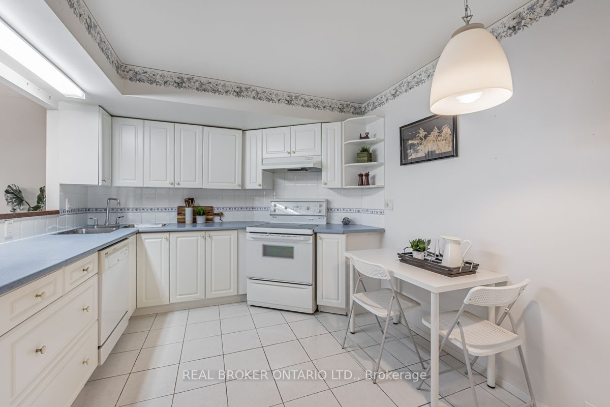255 The Donway W, #523