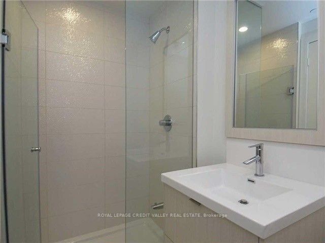 38 Cameron St, #913