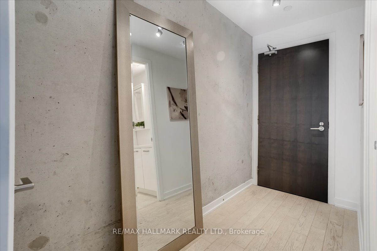 11 Charlotte St, #303