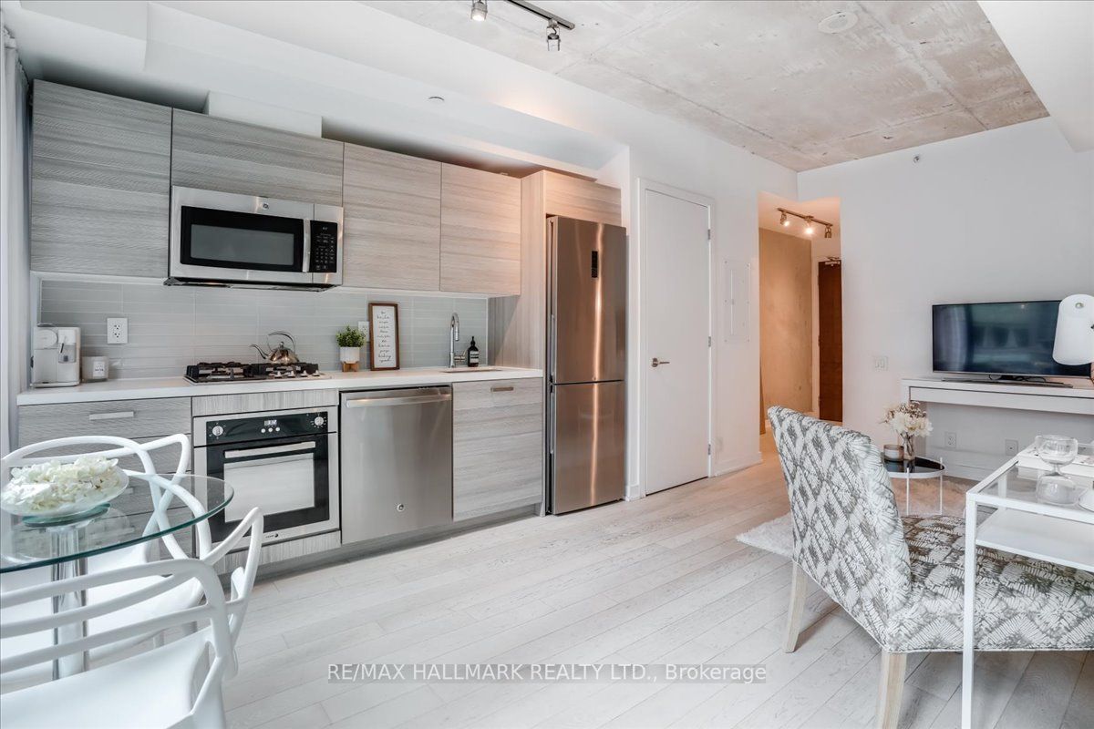 11 Charlotte St, #303
