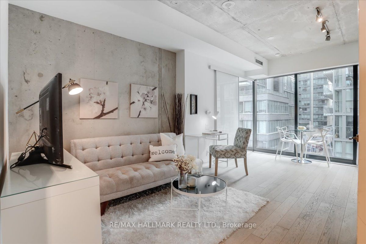 11 Charlotte St, #303