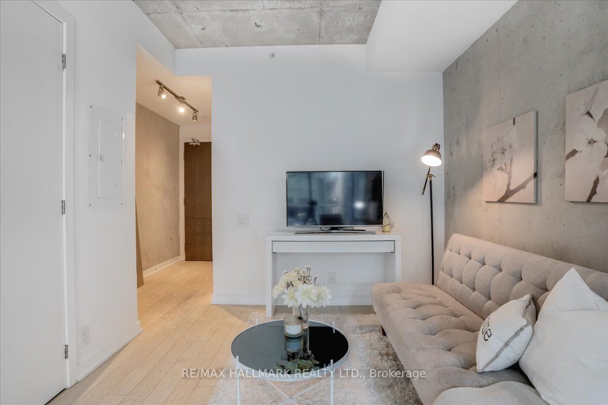 11 Charlotte St, #303