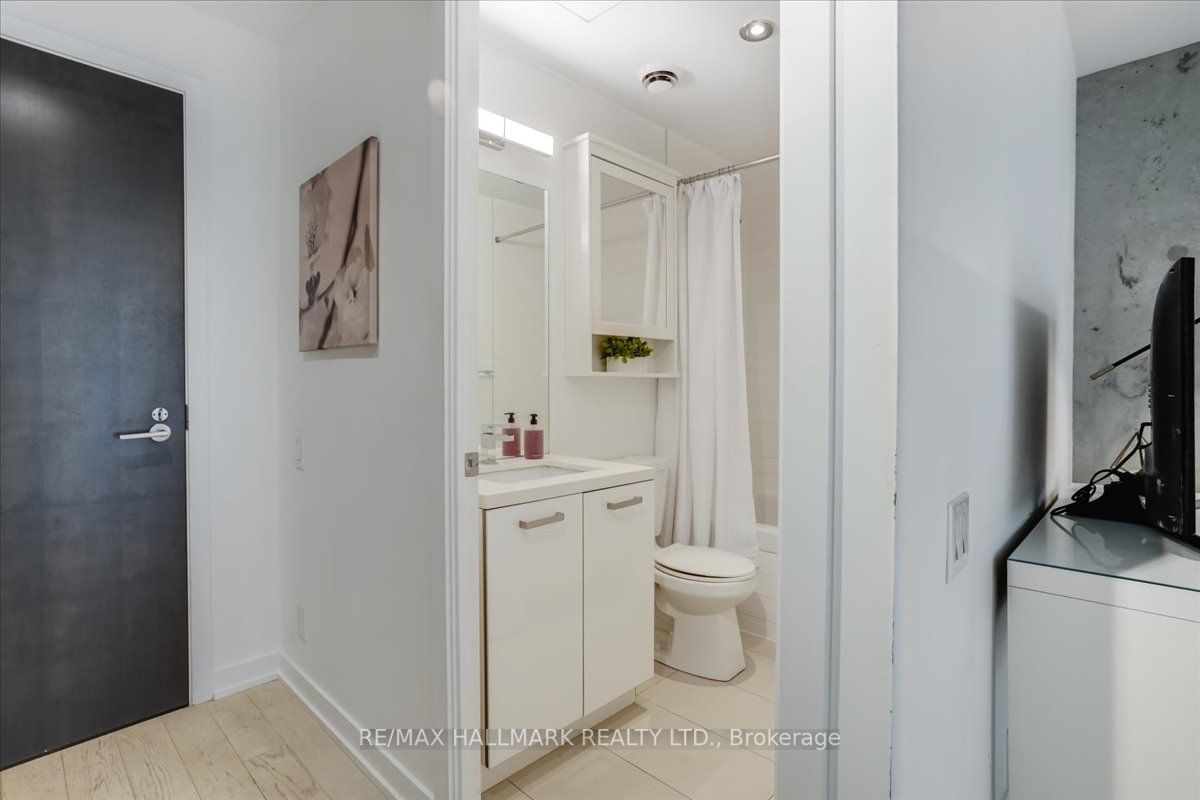 11 Charlotte St, #303