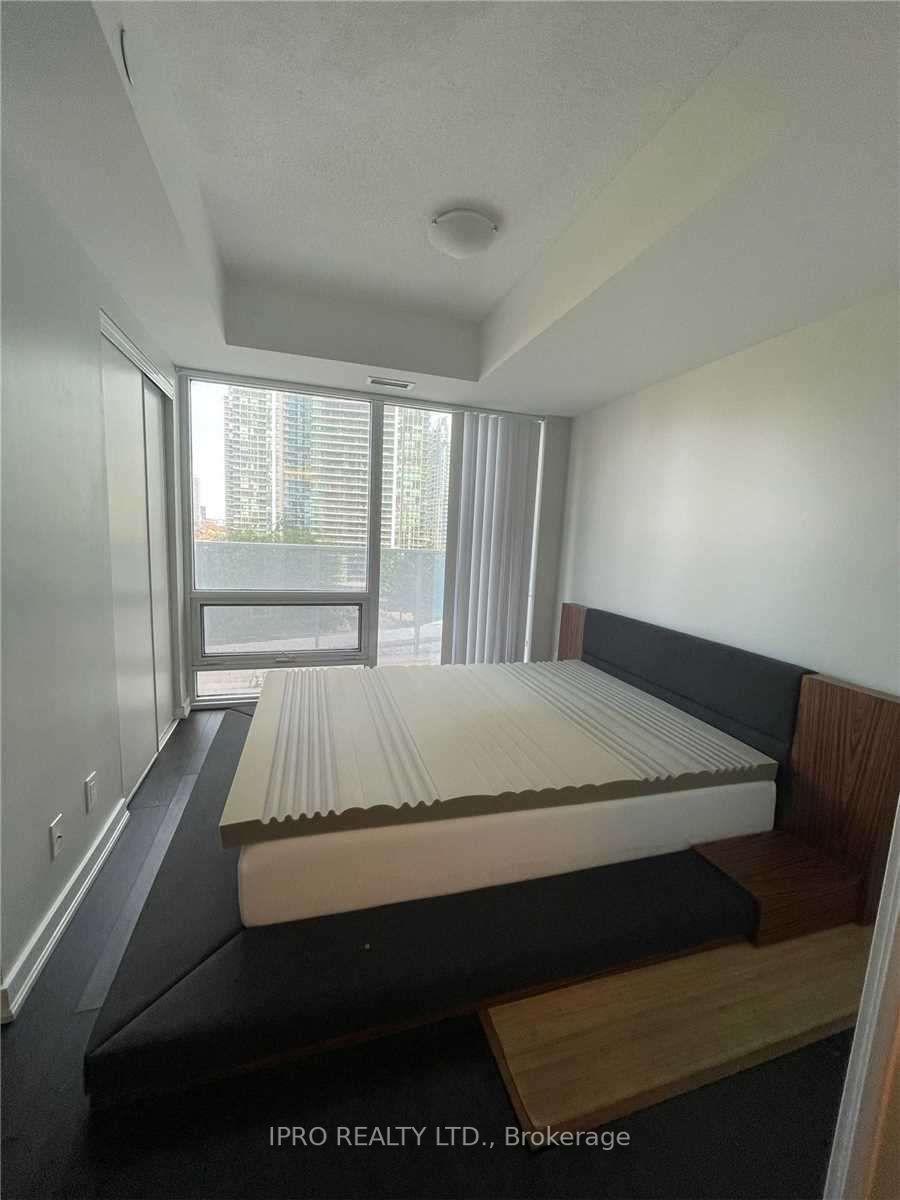 100 Harbour St, #1004