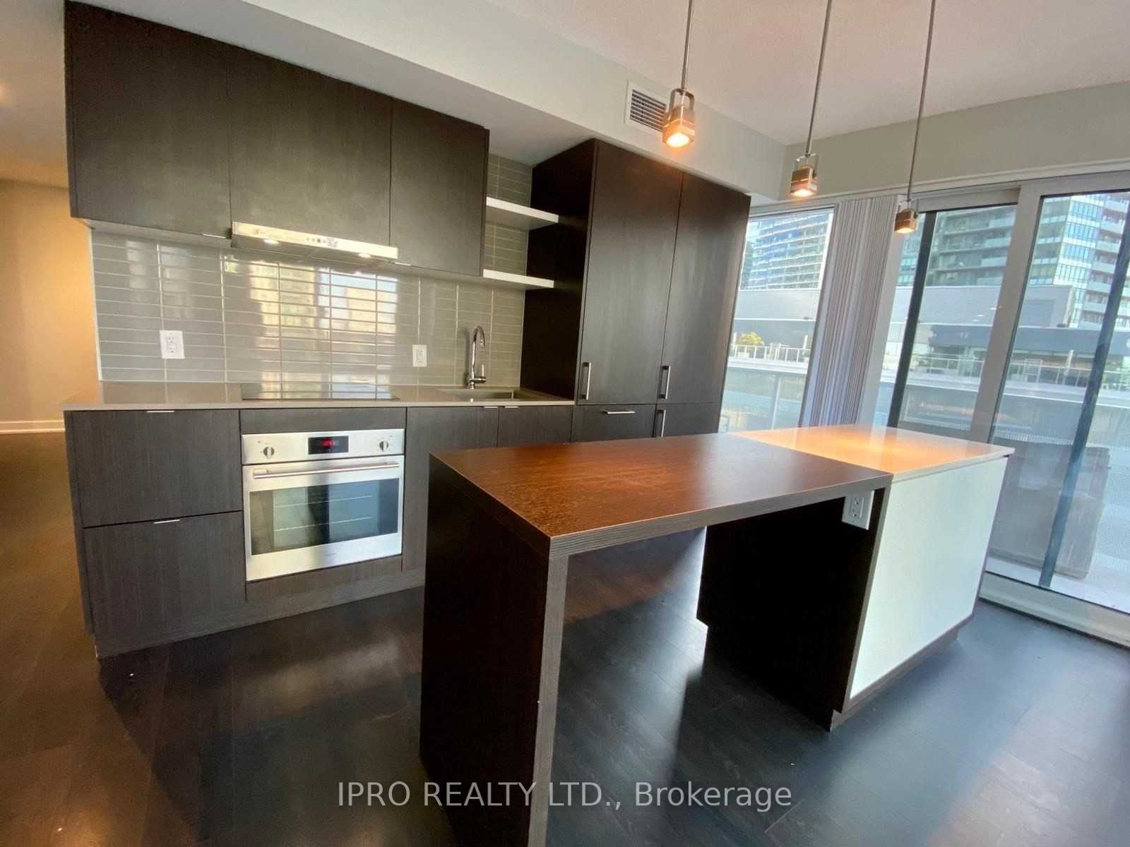 100 Harbour St, #1004