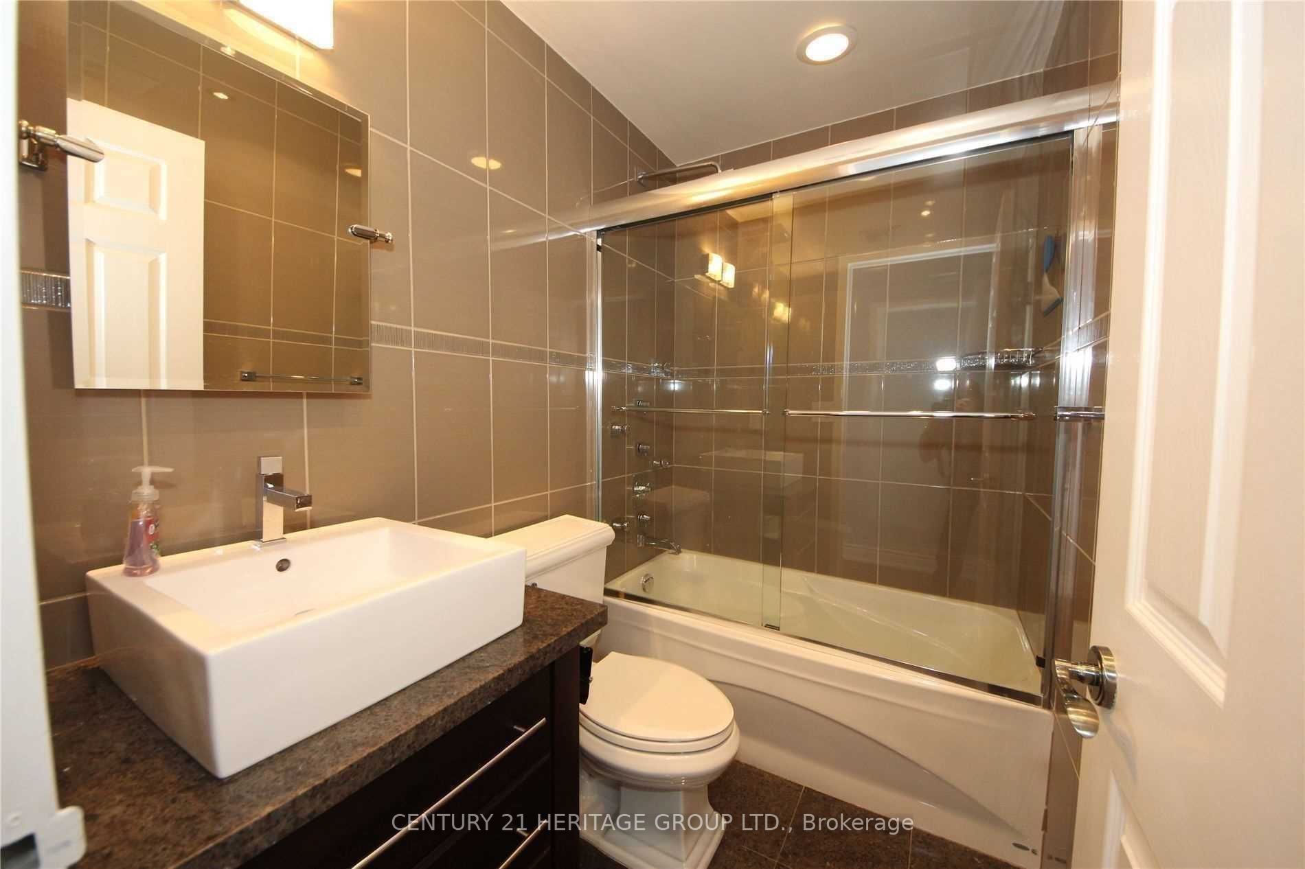 5 Concorde Pl, #3601