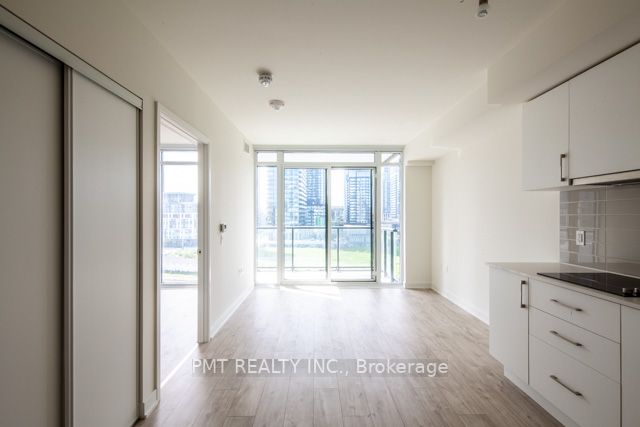 576 Front St W, #410E