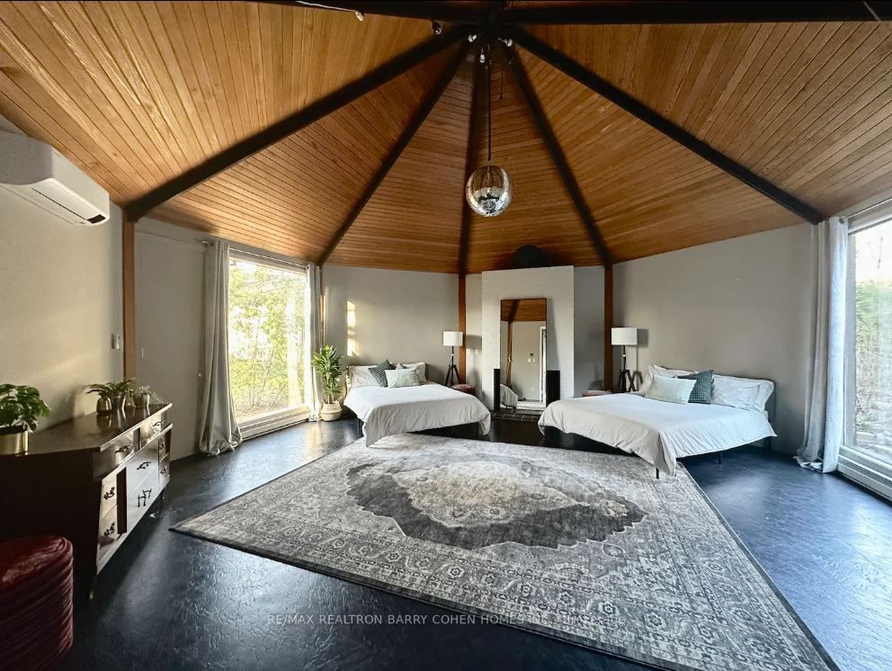 2 Valleyanna Dr