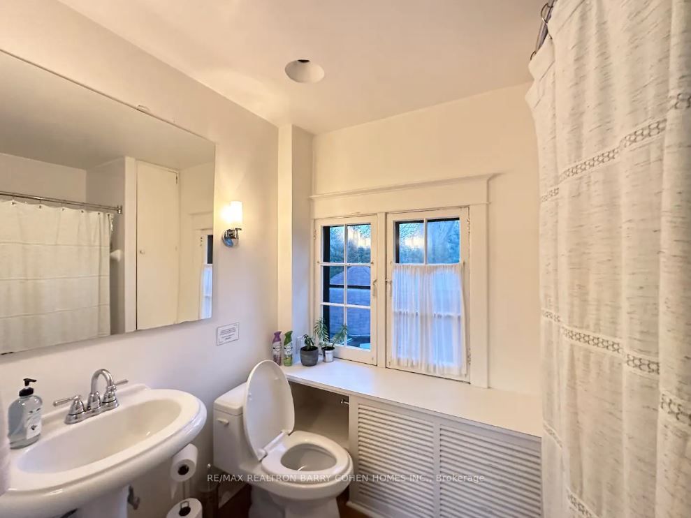 2 Valleyanna Dr
