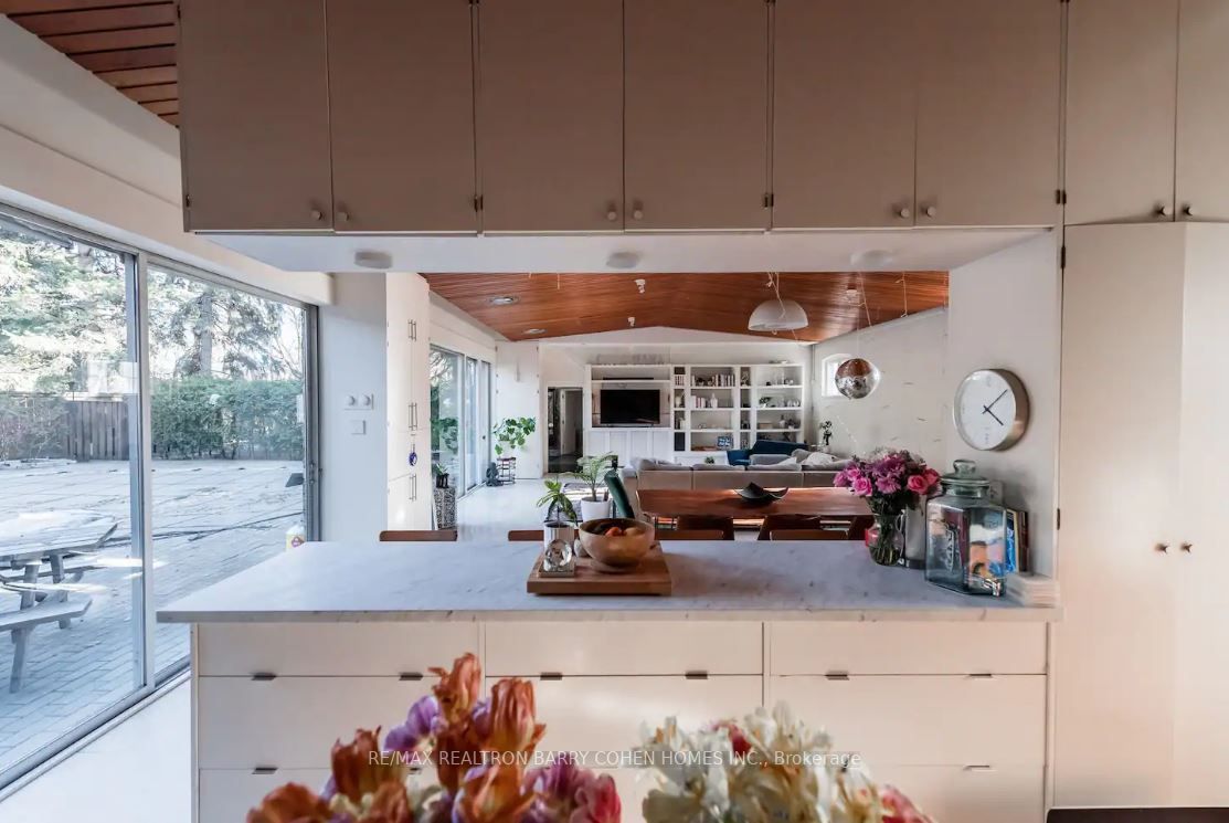 2 Valleyanna Dr