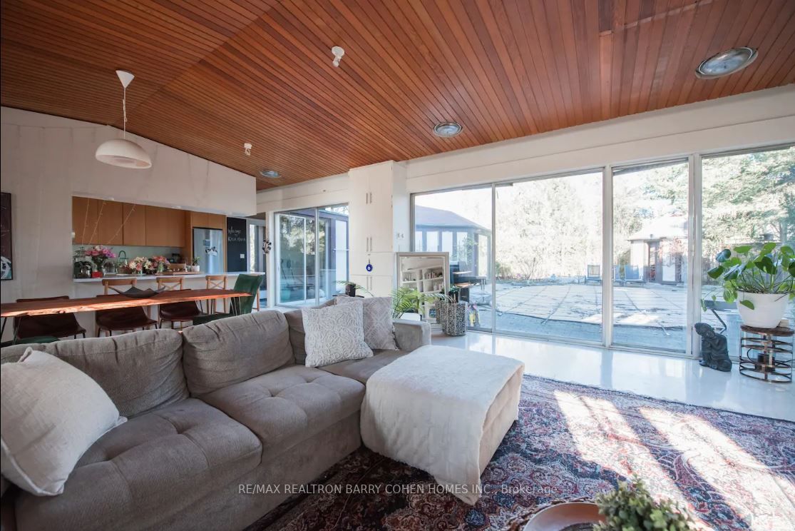 2 Valleyanna Dr