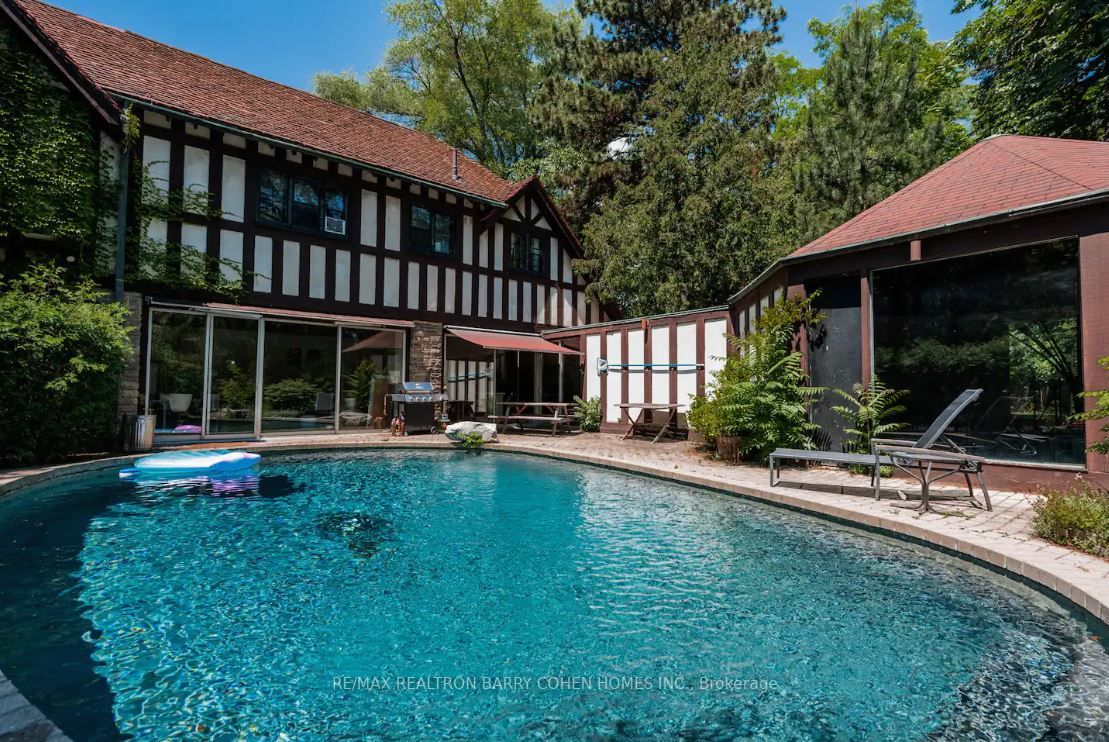 2 Valleyanna Dr