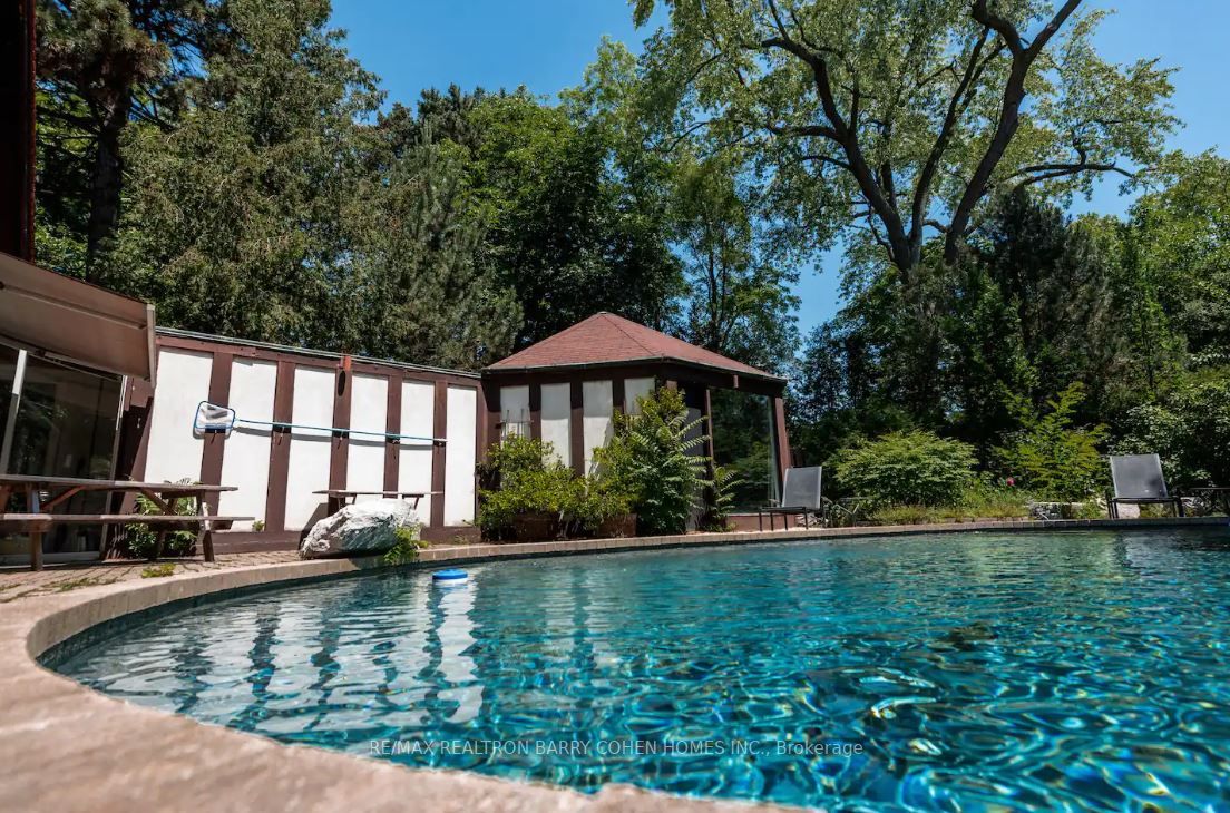 2 Valleyanna Dr