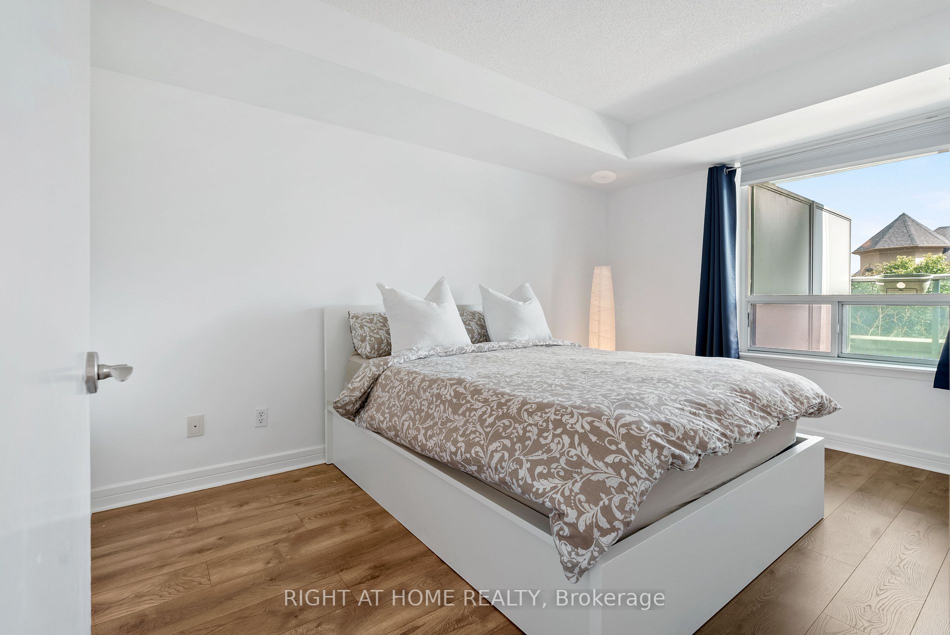 16 Harrison Garden Blvd, #209