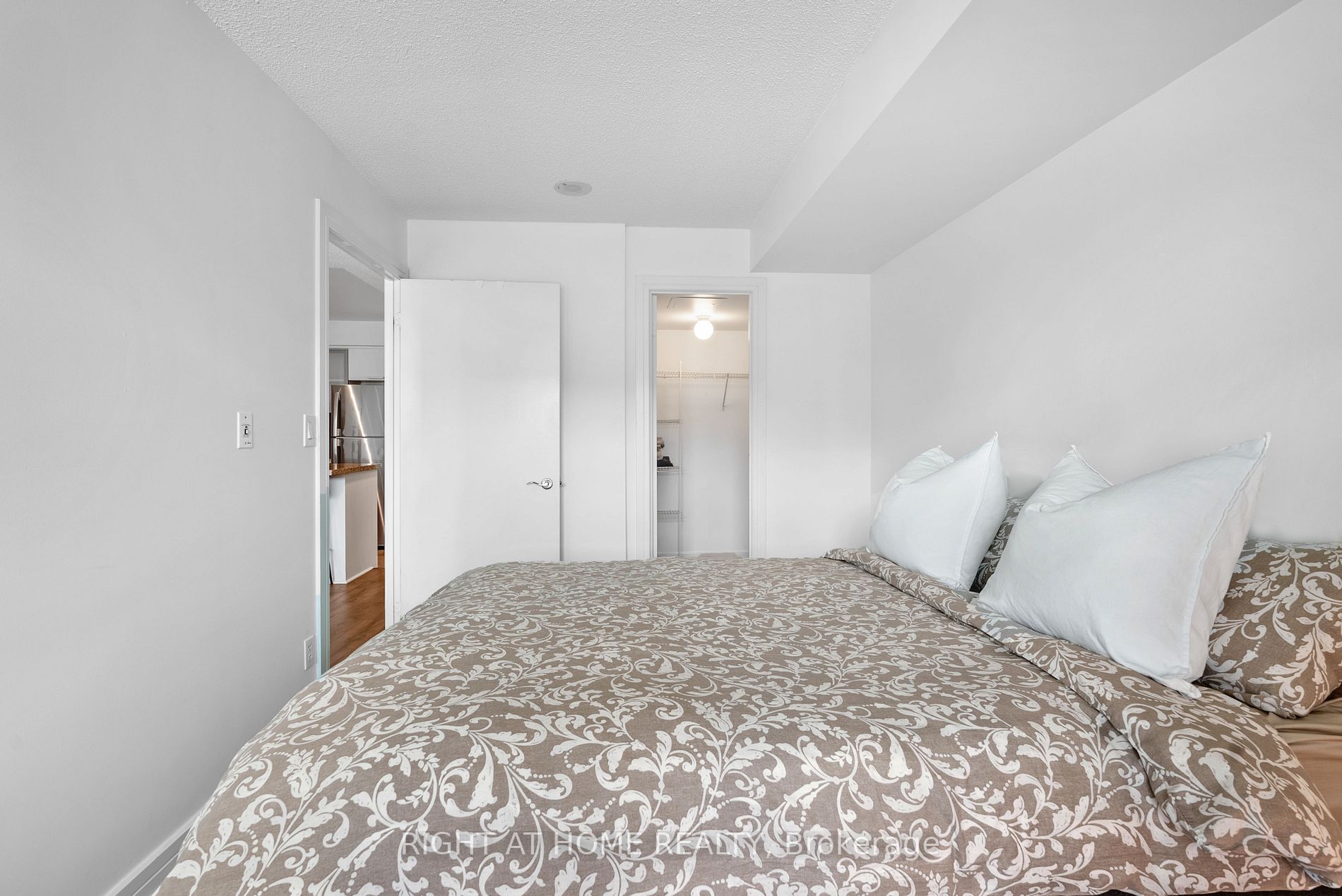 16 Harrison Garden Blvd, #209