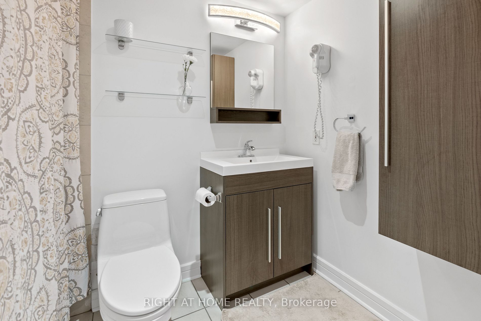 16 Harrison Garden Blvd, #209