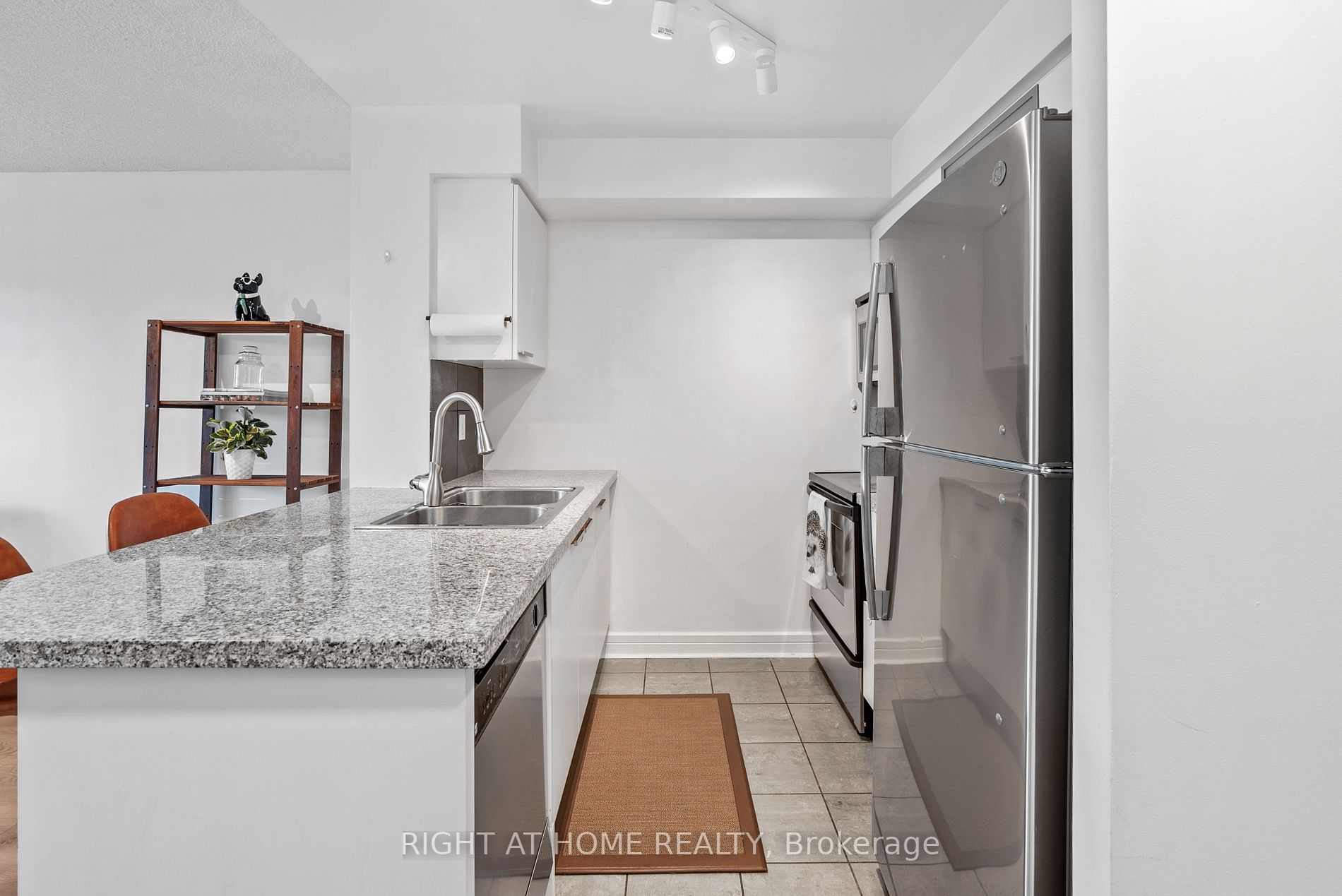 16 Harrison Garden Blvd, #209