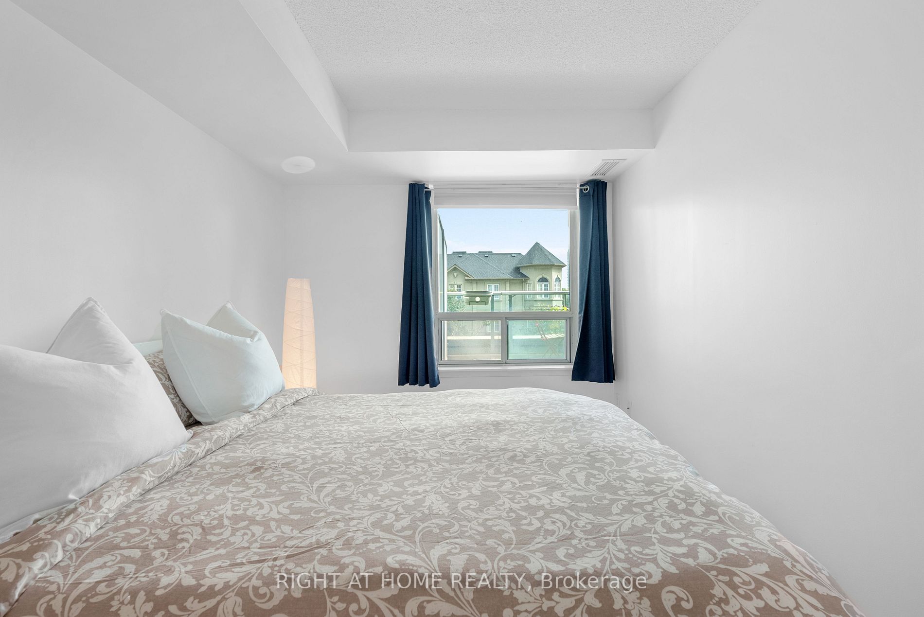 16 Harrison Garden Blvd, #209