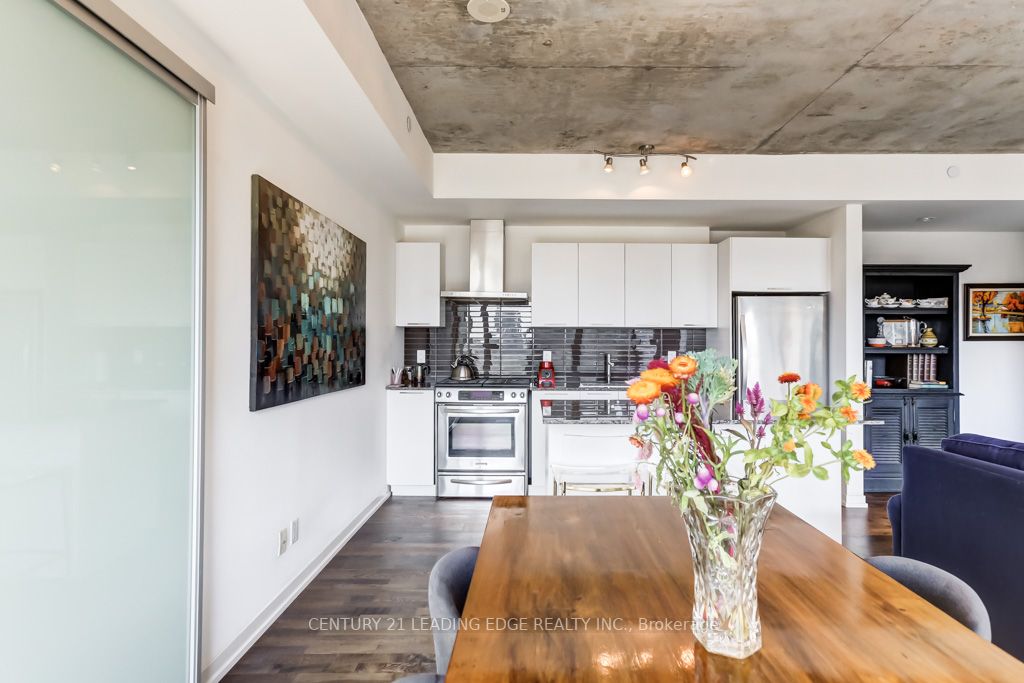 95 Bathurst St, #920
