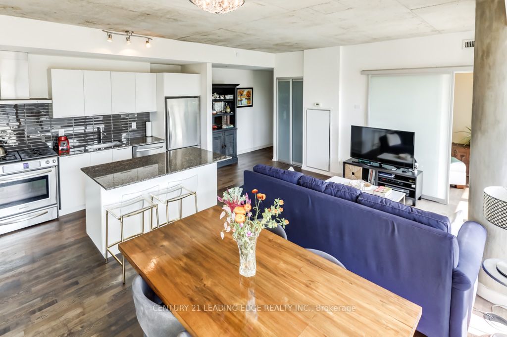 95 Bathurst St, #920