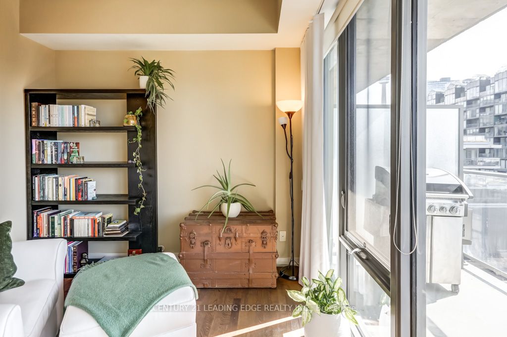 95 Bathurst St, #920