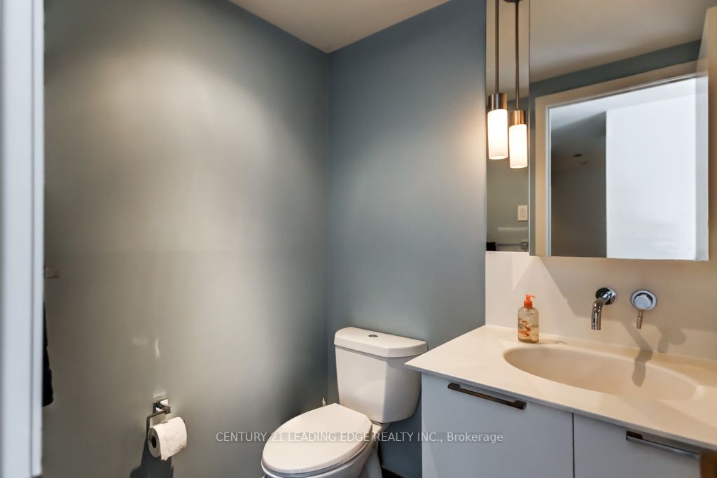 95 Bathurst St, #920